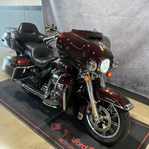 2019 Harley-Davidson® Electra Glide® Ultra Classic® Twisted Cherry FLHTCU thumb 3