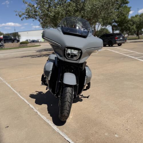 2026 Harley-Davidson® Street Glide Limited Dark Billiard Gray Black Trim thumb 2