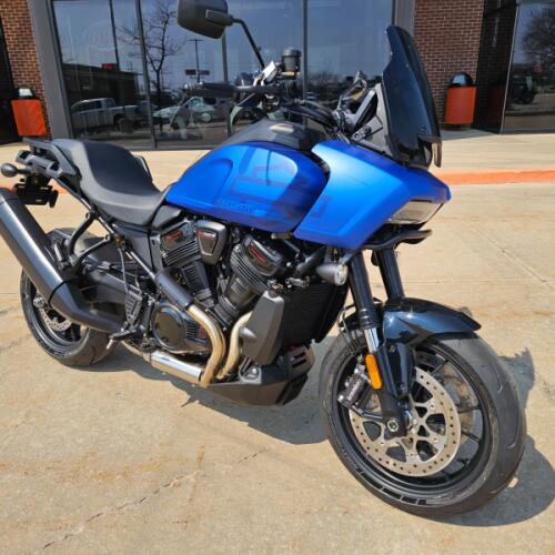 RA1250ST 2026 Pan America® 1250 ST thumb 3