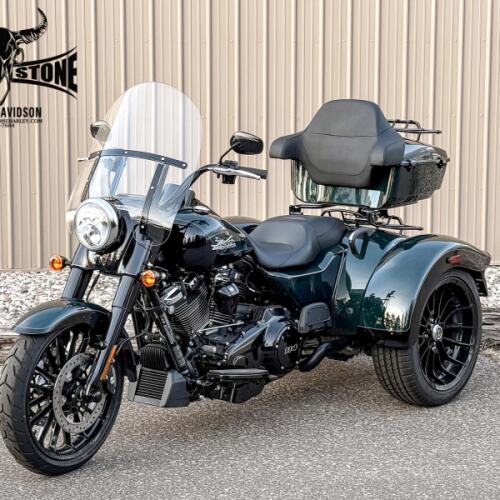 2024 Harley-Davidson® Freewheeler® Alpine Green / Vivid Black thumb 1