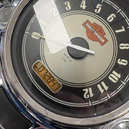 2013 Harley-Davidson® Heritage Softail® Classic White Hot Pearl thumb 2