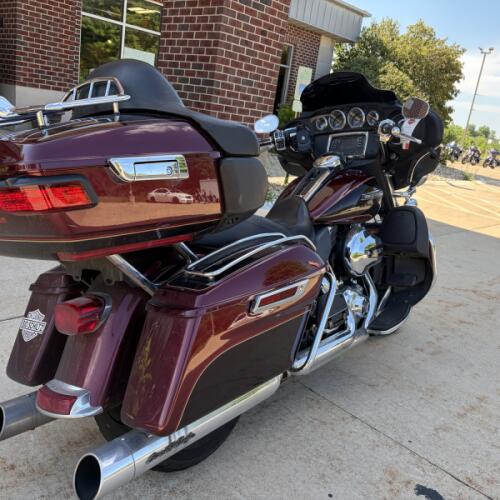 2014 Harley-Davidson® Electra Glide® Ultra Classic® Two-Tone Mysterious Red Sunglo/Blackened Cayenne thumb 3
