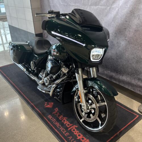 2024 Harley-Davidson® Street Glide® Alpine Green thumb 3