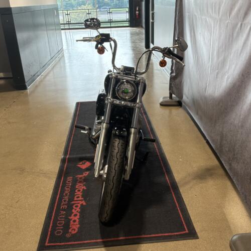 2023 Harley-Davidson® Softail® Standard Vivid Black thumb 2