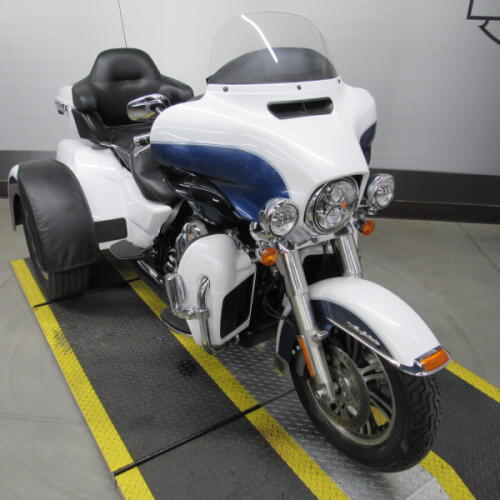 FLHTCUTG 2015 Tri Glide® Ultra thumb 3