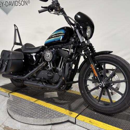 2019 Harley-Davidson® Iron 1200™ Vivid Black thumb 2