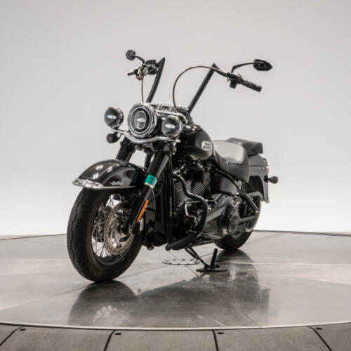 2021 HARLEY-DAVIDSON FLHCS HERITAGE CLASSIC 114 in Vivid Black thumb 1