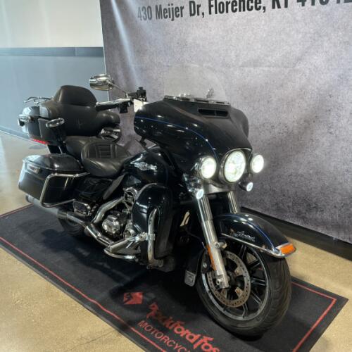 2015 Harley-Davidson® Ultra Limited Vivid Black thumb 3