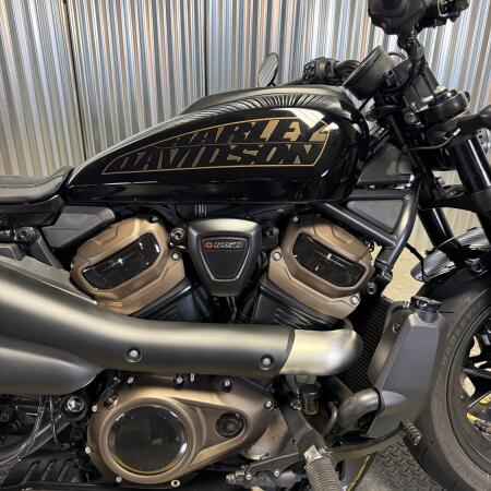 2024 Harley-Davidson® Sportster® S Vivid Black thumb 3