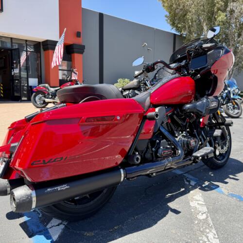 2025 Harley-Davidson CVO Road Glide ST thumb 2
