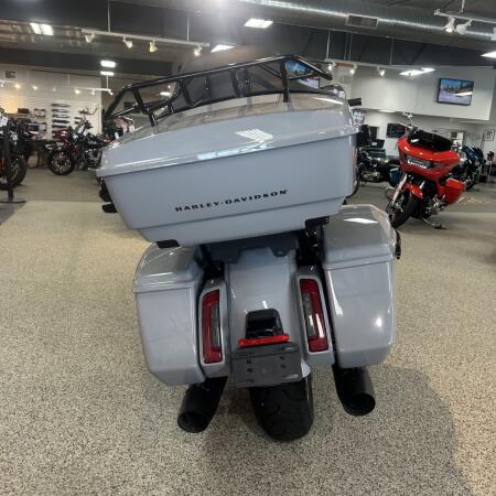 2025 Harley-Davidson® FLHXU Street Glide™ Ultra-Blk Trm thumb 3