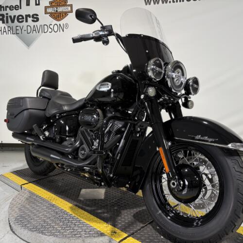 2023 Harley-Davidson® Heritage Classic Vivid Black - Black Finish thumb 2