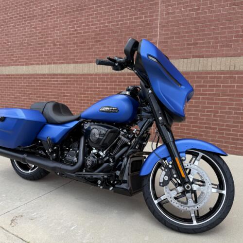 2026 Harley-Davidson® Street Glide® Aurora Blue Denim Black Trim thumb 3