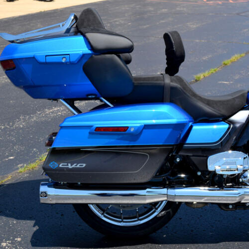 2026 Harley-Davidson® CVO Street Glide Limited Electric Coast CVO Two-Tone thumb 0