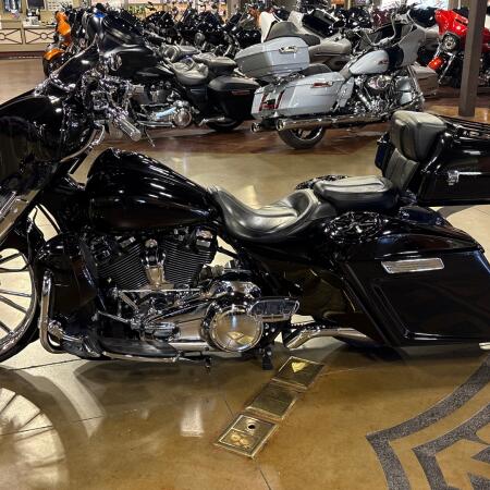 FLHXS 2017 Street Glide® Special thumb 2