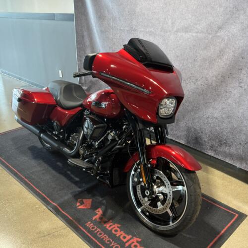 2025 Harley-Davidson® Street Glide® Brilliant Red thumb 3