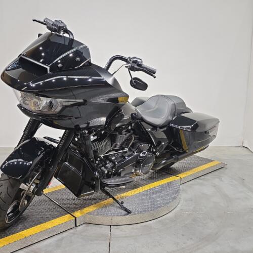 FLTRX 2025 Road Glide™ thumb 2