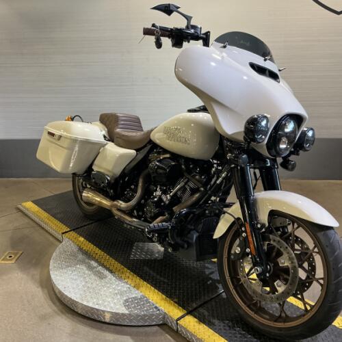 FLHXST 2023 Street Glide® ST thumb 3