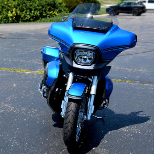 2026 Harley-Davidson® CVO Street Glide Limited Electric Coast CVO Two-Tone thumb 3