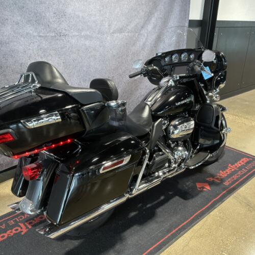 2018 Harley-Davidson® Ultra Limited Vivid Black FLHTK thumb 1