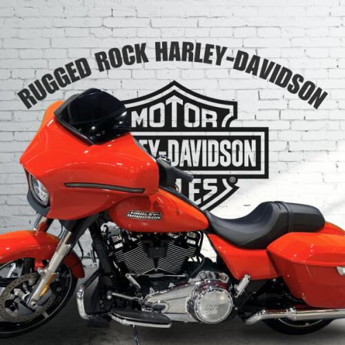 2026 Harley-Davidson® Street Glide™ Blood Orange Chrome Trim thumb 3