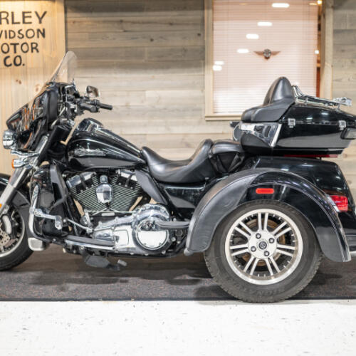 2015 Tri Glide® Ultra (FLHTCUTG) thumb 2