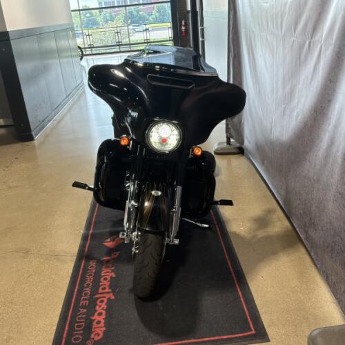 2015 Harley-Davidson® CVO™ Street Glide® Two-Tone Starfire Black/Gold Dust Flames thumb 2