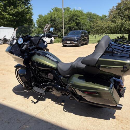 2026 Harley-Davidson® Road Glide Limited Olive Steel Metallic / Vivid Black Black Trim thumb 1