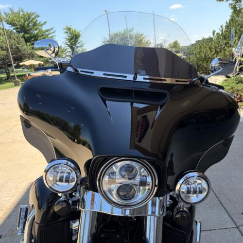 2020 Harley-Davidson® Ultra Limited Vivid Black thumb 2