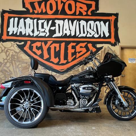 FLTRT 2023 Road Glide® 3 thumb 2