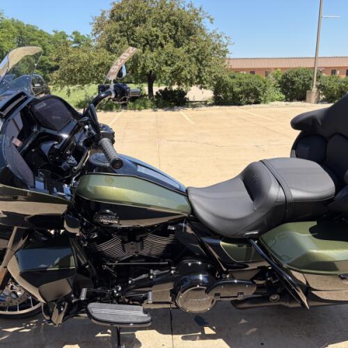 2026 Harley-Davidson® Road Glide Limited Olive Steel Metallic / Vivid Black Black Trim thumb 0