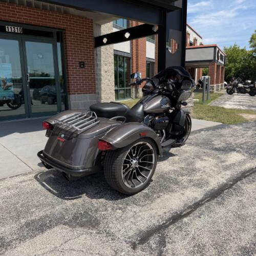 FLTRT 2023 Road Glide® 3 thumb 3