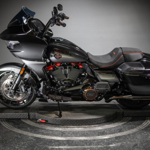 2025 CVO™ Road Glide™ (FLTRXSE) thumb 1