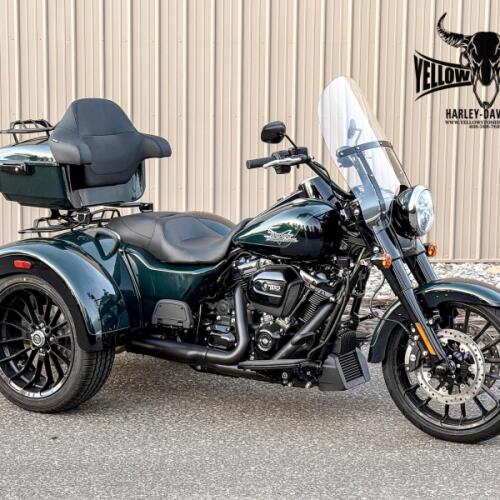 2024 Harley-Davidson® Freewheeler® Alpine Green / Vivid Black thumb 3