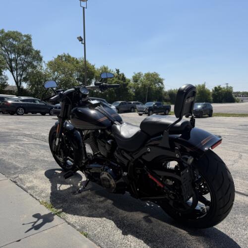 FXSE 2016 CVO™ Pro Street Breakout® thumb 1