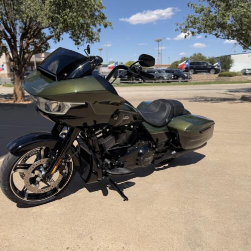 2026 Harley-Davidson® Road Glide® Olive Steel Metallic / Vivid Black Black Trim thumb 1