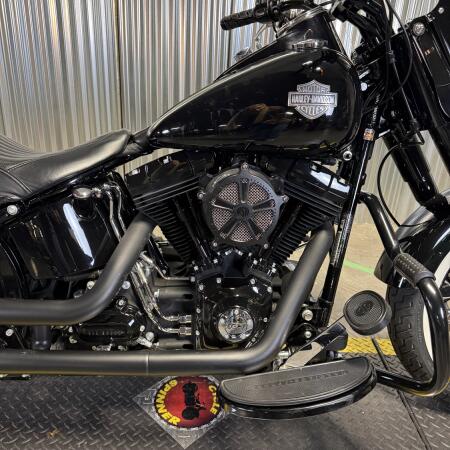 2015 Harley-Davidson® Softail Slim® Vivid Black thumb 3