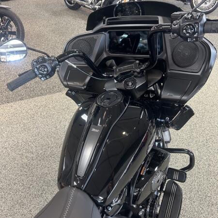 2026 Harley-Davidson® FLTRX Road Glide™ thumb 3