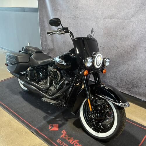 2024 Harley-Davidson® Heritage Classic Vivid Black - Black Finish thumb 3