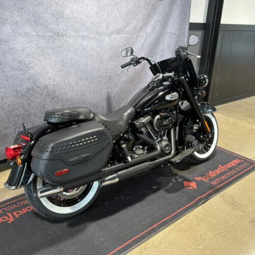2024 Harley-Davidson® Heritage Classic Vivid Black - Black Finish thumb 1