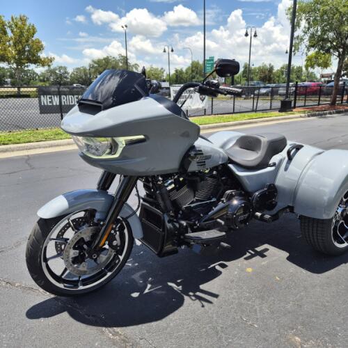 FLTRT 2026 Road Glide 3 thumb 1