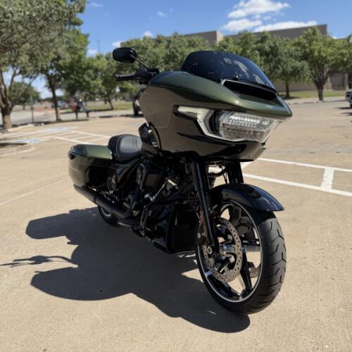 2026 Harley-Davidson® Road Glide® Olive Steel Metallic / Vivid Black Black Trim thumb 3