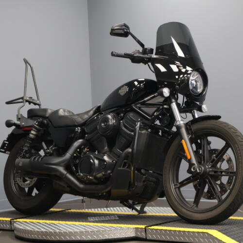 2025 Harley-Davidson® Nightster® Vivid Black thumb 2