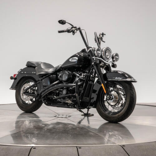 2021 HARLEY-DAVIDSON FLHCS HERITAGE CLASSIC 114 in Vivid Black thumb 3