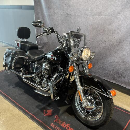 2017 Harley-Davidson® Heritage Softail® Classic Vivid Black FLSTC thumb 3
