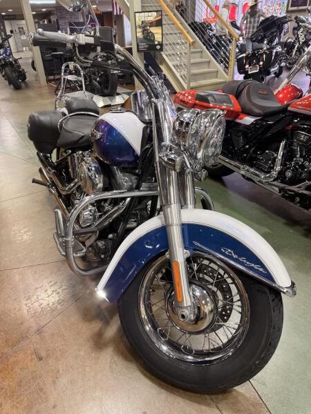 2010 Harley-Davidson® Softail® Deluxe White Ice Pearl/Black Ice Pearl