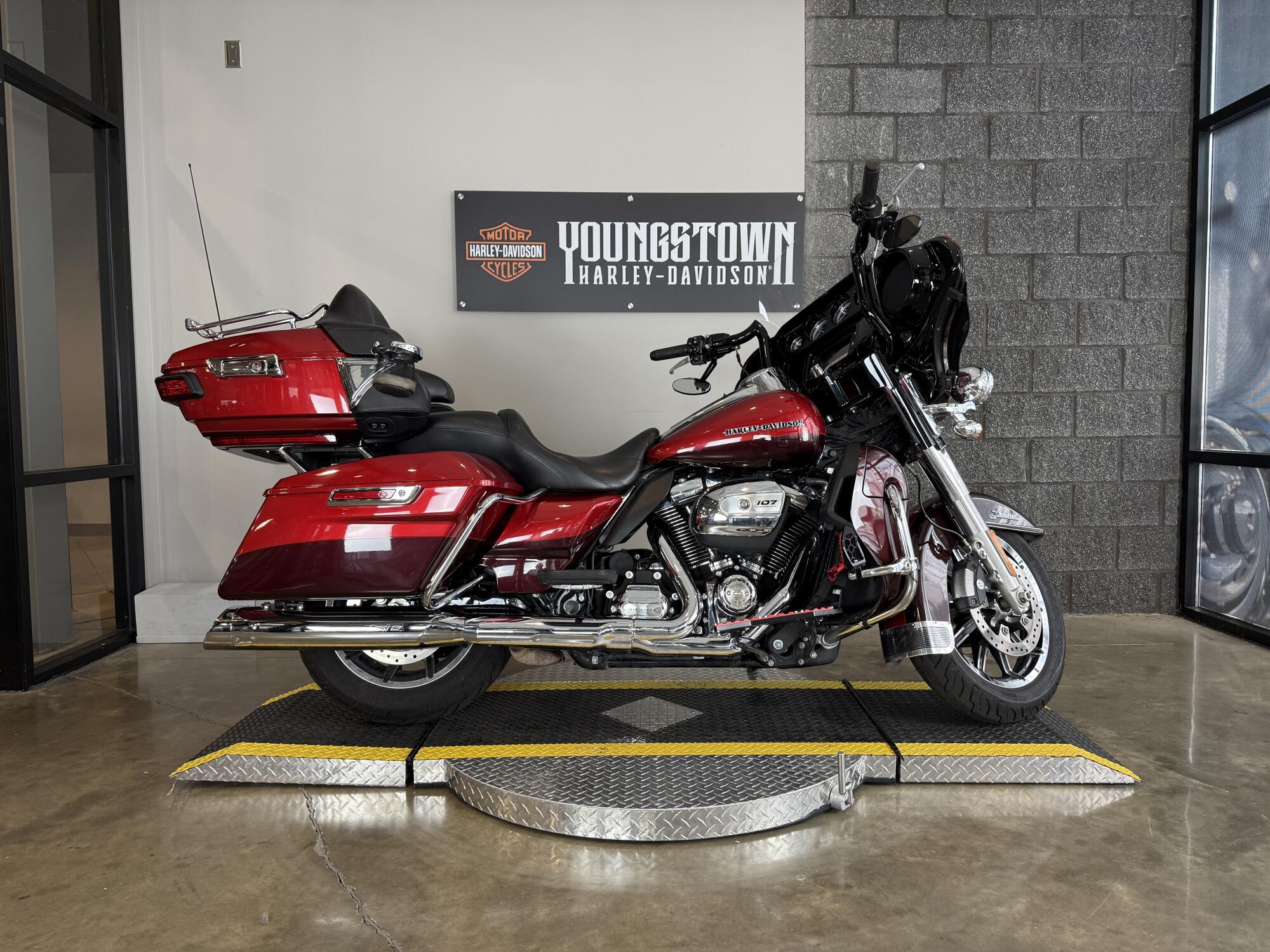 2018 Harley-Davidson® Ultra Limited FLHTK