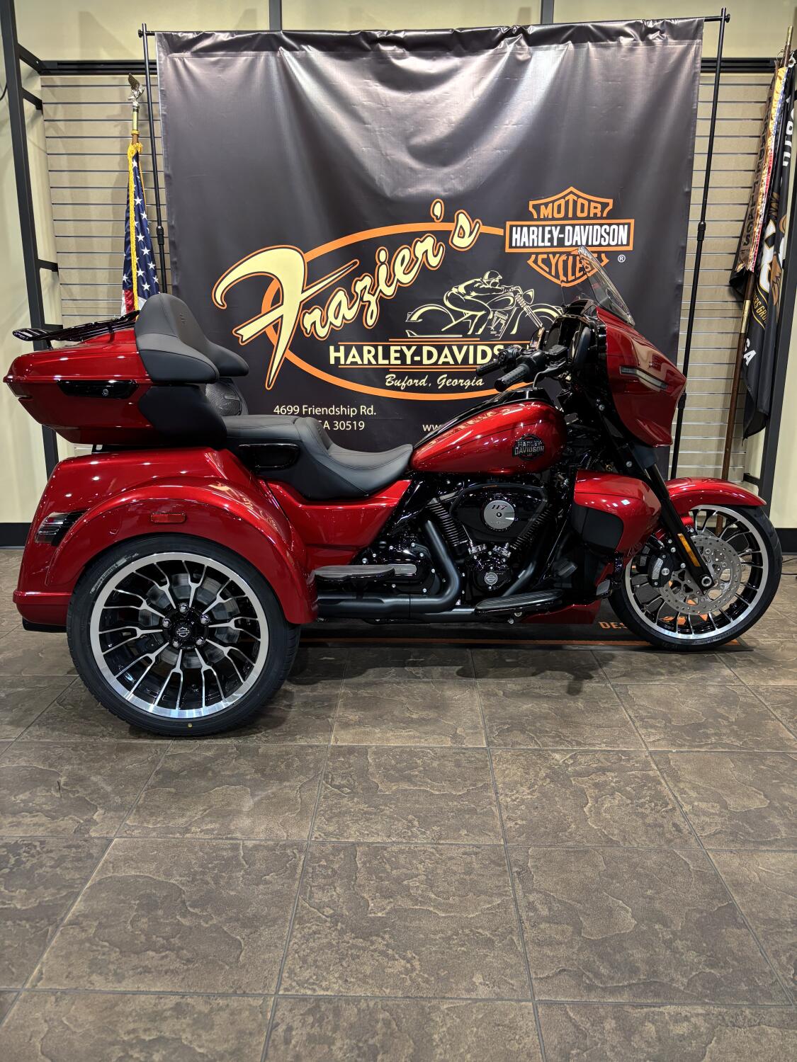 2026 Harley-Davidson® Street Glide 3 Limited BRILLIANT RED W/ PINSTRIPE