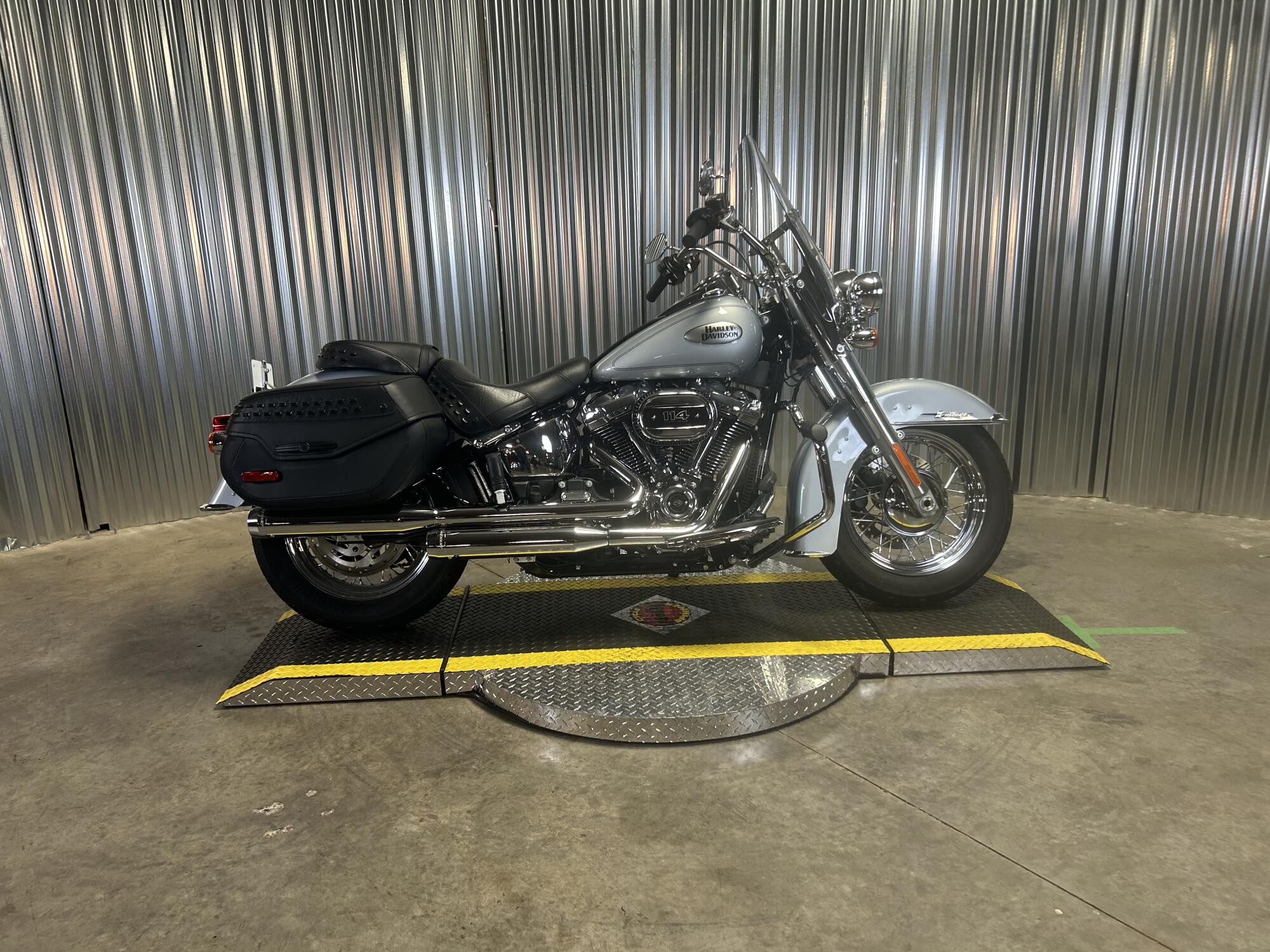 2023 Harley-Davidson® Heritage Classic Atlas Silver Metallic
