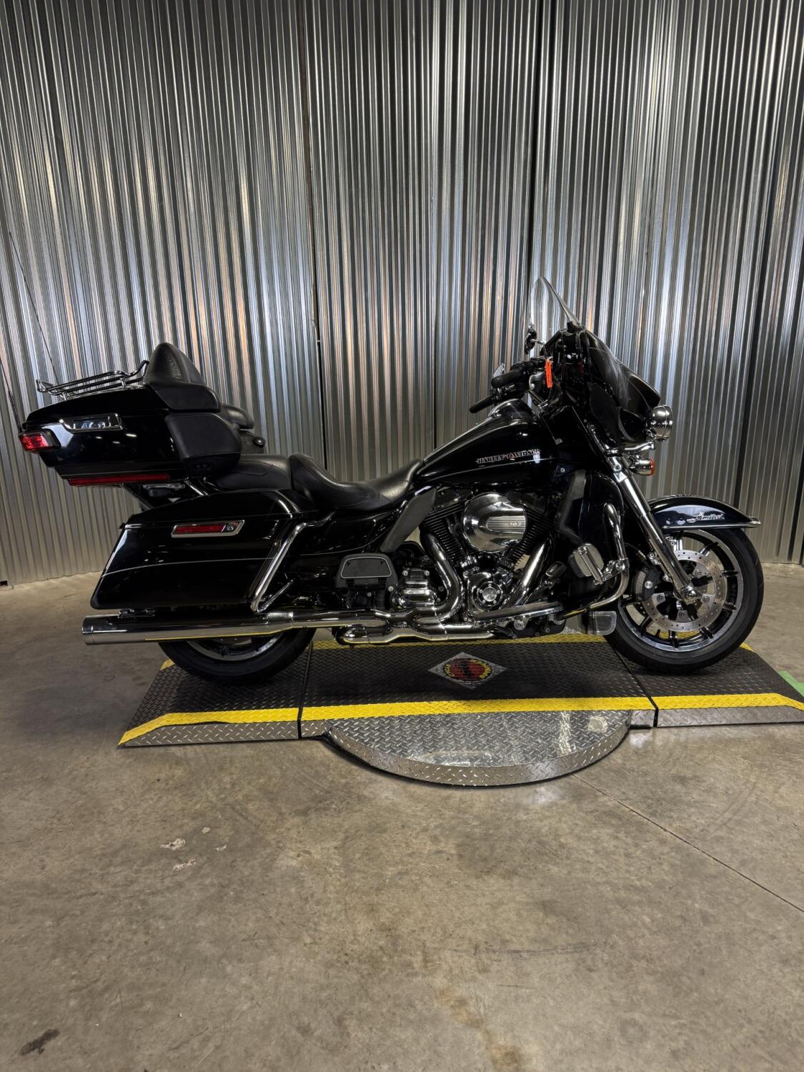 2015 Harley-Davidson® Ultra Limited Vivid Black